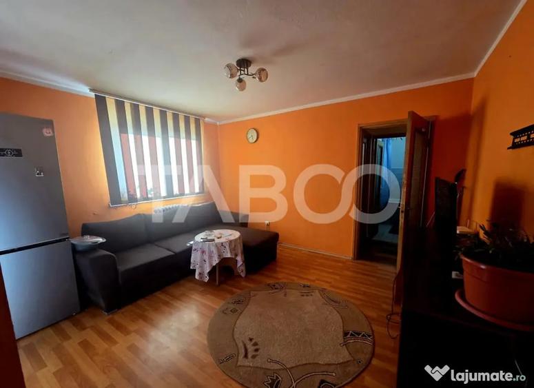 Apartament cu 3 camere semidecomandat în Central