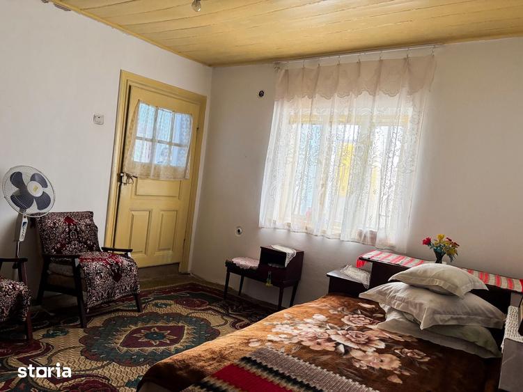 Casă cu 6 camere cu Teren 1247 Mp în Frăsinet