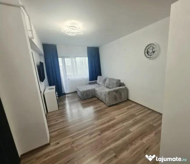 Garsonieră decomandată în Central