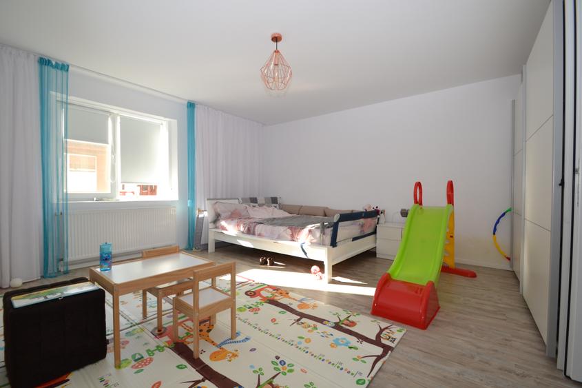 Casă individuală cu 5 camere cu Piscina în Becicherecu Mic