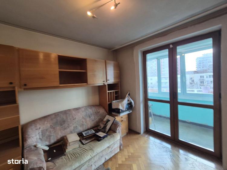 Apartament cu 3 camere semidecomandat în Ștefan cel Mare