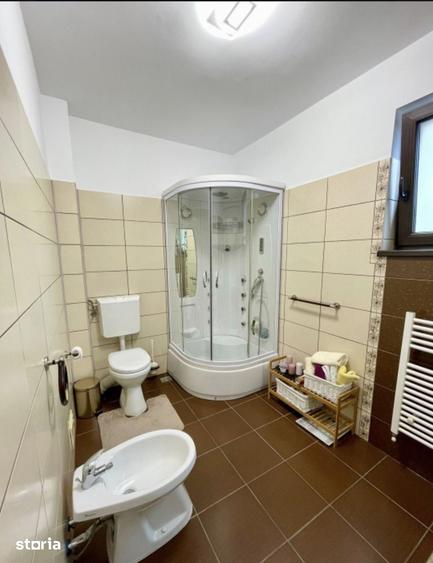 Casă cu 6 camere cu Teren 500 Mp în Central