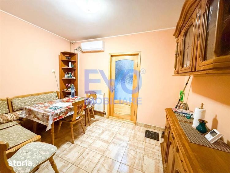 Apartament cu 3 camere decomandat în Nicolina