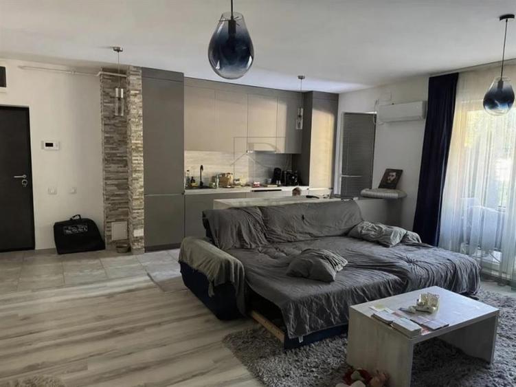 Apartament cu 3 camere decomandat, mobilat în Dumbrăvița