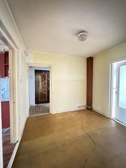 Apartament cu 3 camere decomandat, mobilat în Mioriței