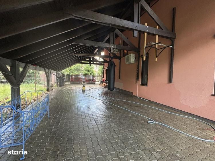 Casă cu 4 camere în Ostratu