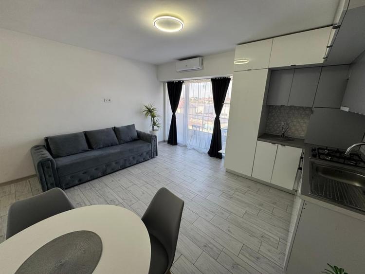 Apartament cu 2 camere decomandat, mobilat în Rovine