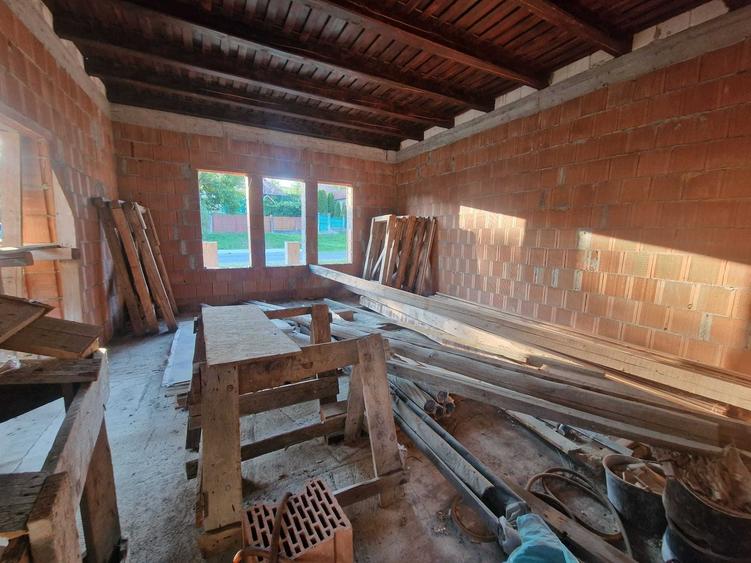 Casă cu 4 camere în Sic