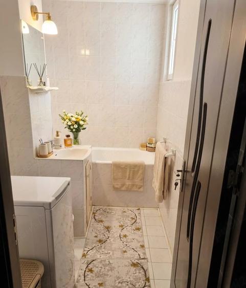 Apartament cu 3 camere semidecomandat în Cantemir