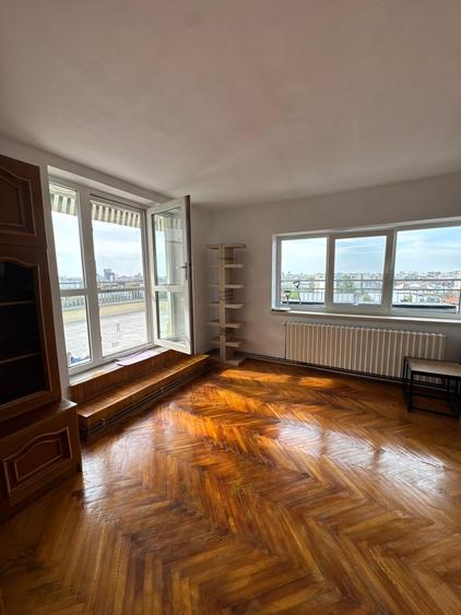 Apartament cu 3 camere semidecomandat în P-ța Unirii