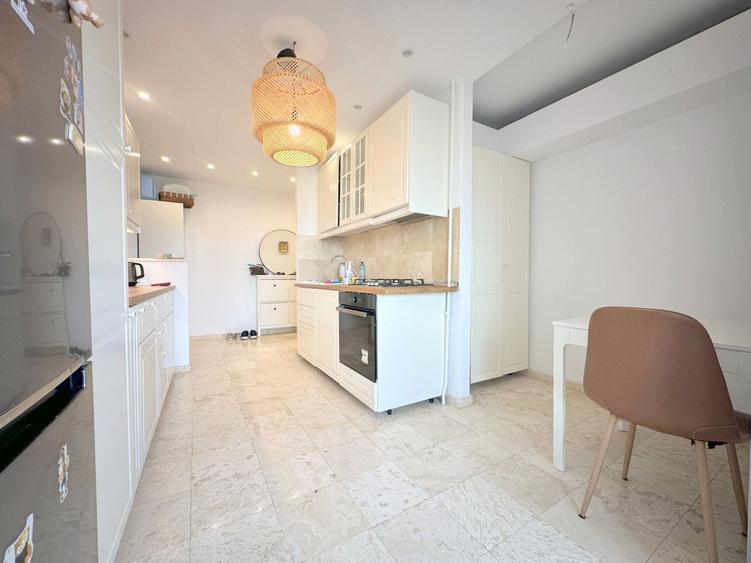 Apartament cu 3 camere decomandat, mobilat în Ultracentral