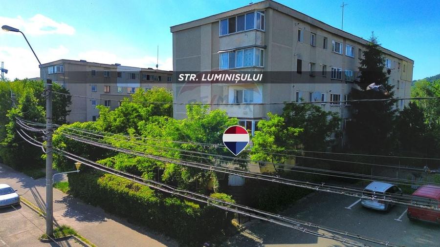 Apartament cu 3 camere semidecomandat în Exterior Est