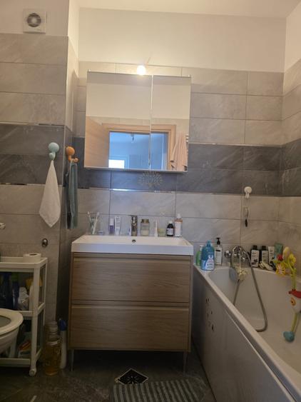 Apartament cu 2 camere semidecomandat, mobilat în Prelungirea Ghencea
