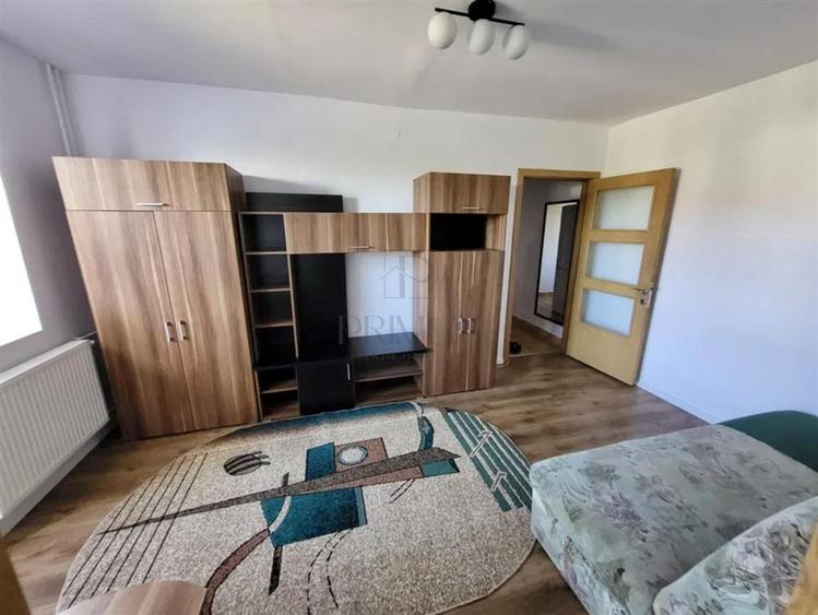 Apartament cu 2 camere semidecomandat, mobilat în Olimpia-Stadion