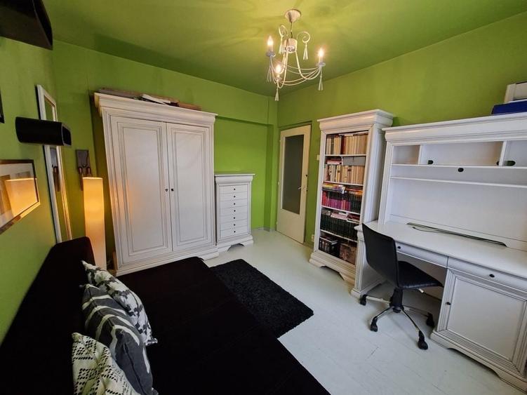 Apartament cu 3 camere decomandat în Petros