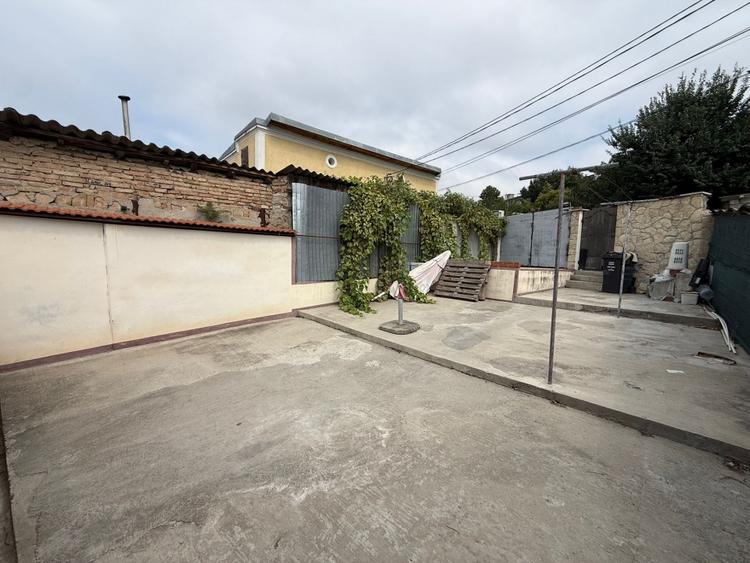 Casă individuală cu 4 camere cu Canalizare în Central