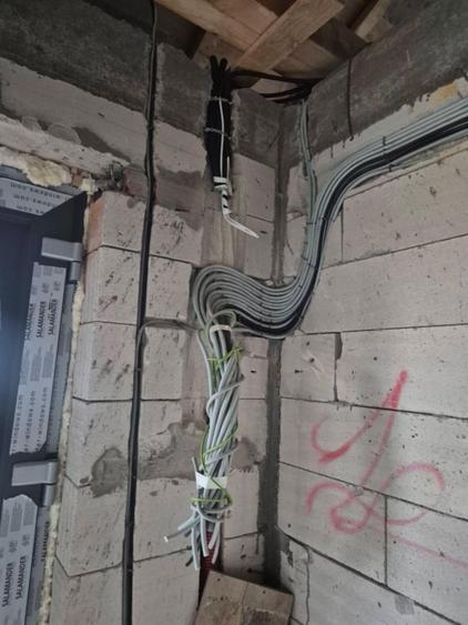 Casă individuală cu 4 camere cu Teren 300 Mp în Central