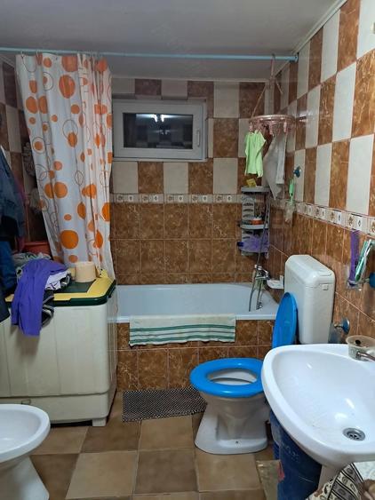 Casă cu 3 camere cu Teren 3000 Mp în Central