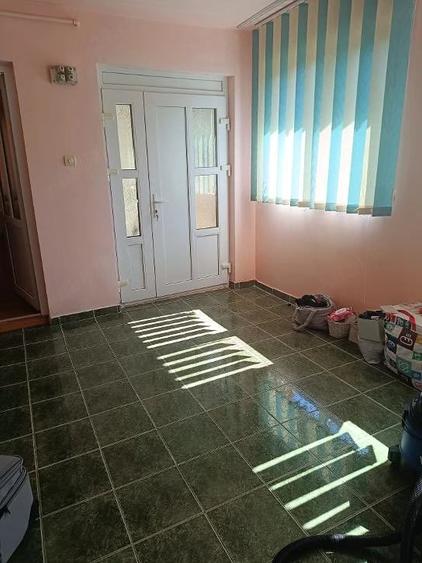 Casă cu 4 camere cu Teren 4925 Mp în Central