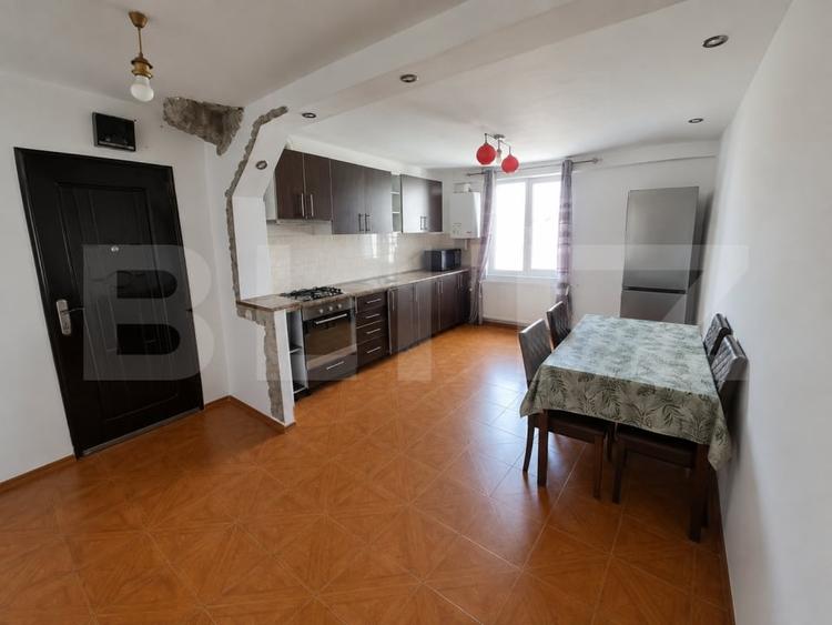 Apartament cu 2 camere decomandat, mobilat în Tractorul