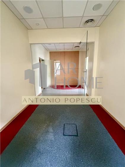 Spațiu comercial, de 65 mp, în Central