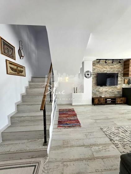 Apartament exclusivist in vila | Vedere frontala la lac, curte proprie ?i ponton - 3