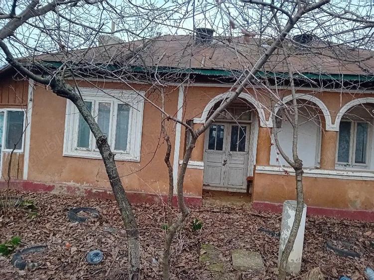 Casă cu 2 camere cu Teren 800 Mp în Tudor Vladimirescu