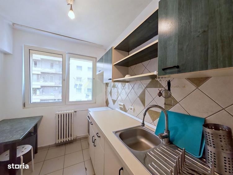 Apartament cu 3 camere semidecomandat în Titan