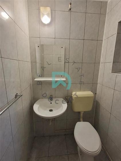 Apartament cu 3 camere decomandat în Calea București