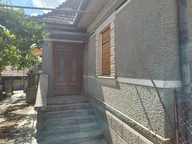 Casă cu 3 camere cu Teren 380 Mp în Central