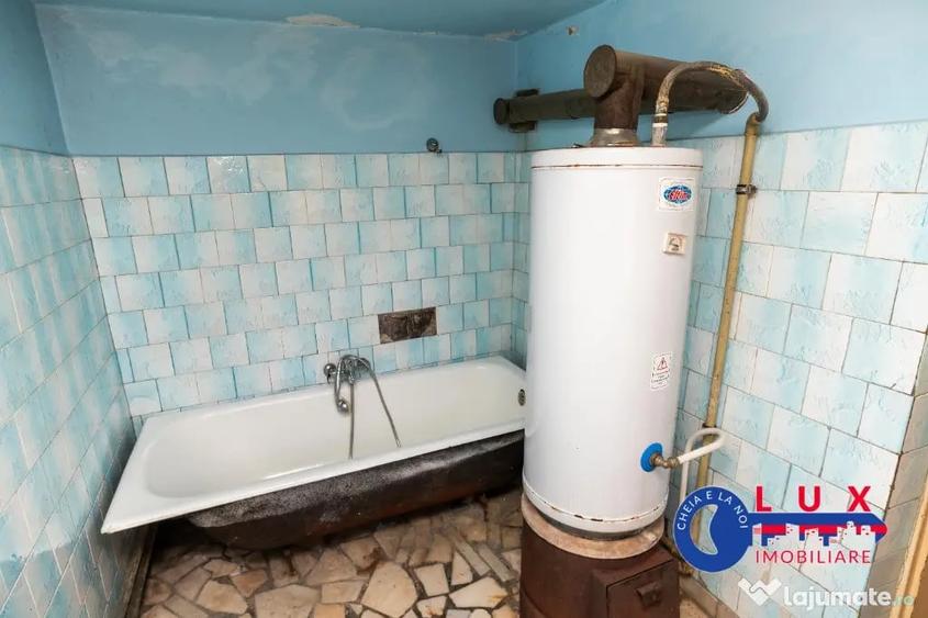 Casă cu 7 camere cu Teren 425 Mp în Păcii