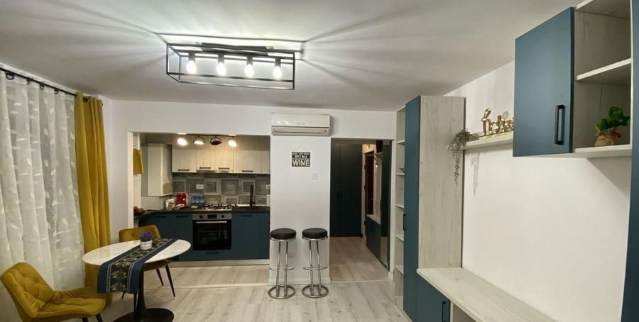 Apartament cu 3 camere semidecomandat, mobilat în Gheorgheni