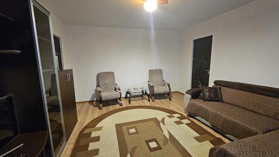 Apartament cu 3 camere semidecomandat în Rovine