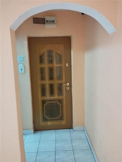Apartament cu 3 camere decomandat, mobilat în 9 Mai