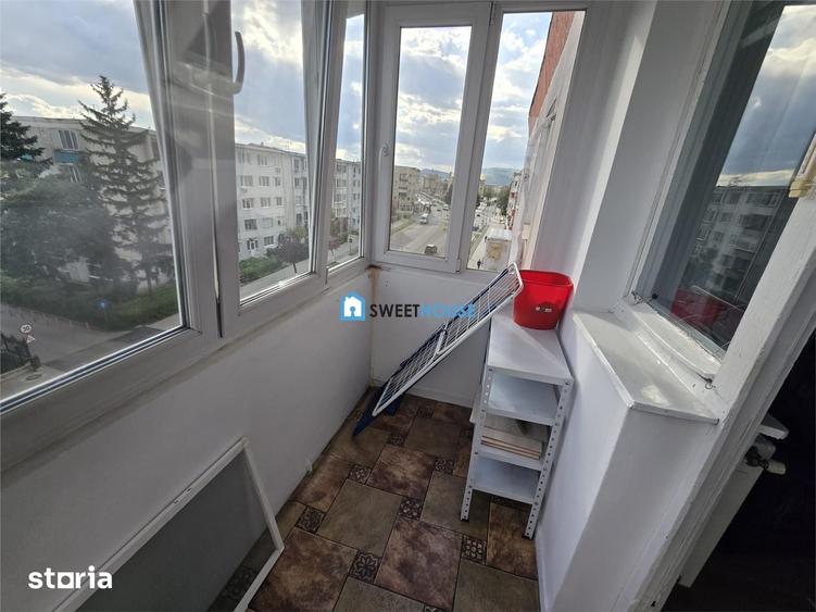 Apartament cu 3 camere semidecomandat în Central