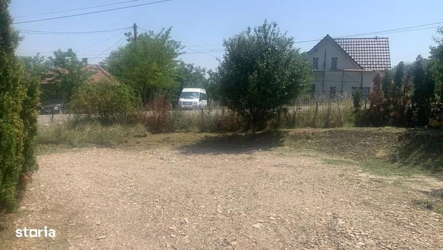 Casă cu 4 camere cu Teren 713 Mp în Deușu