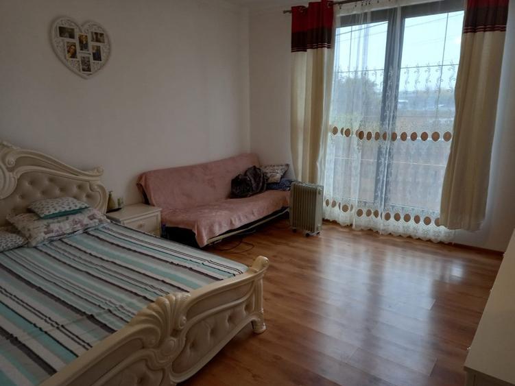 Casă cu 5 camere cu Teren 400 Mp în Central