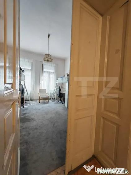 Apartament cu 4 camere decomandat în Central