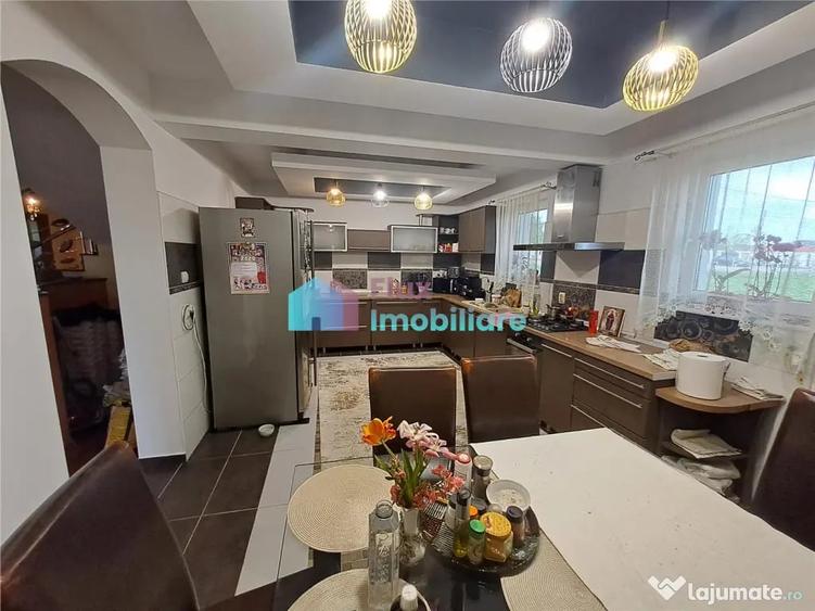 Casă cu 7 camere cu Teren 2000 Mp în Șcheia