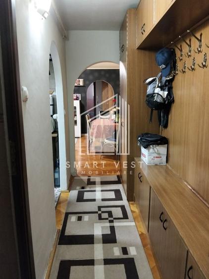 Apartament cu 3 camere semidecomandat, mobilat în Micro 16