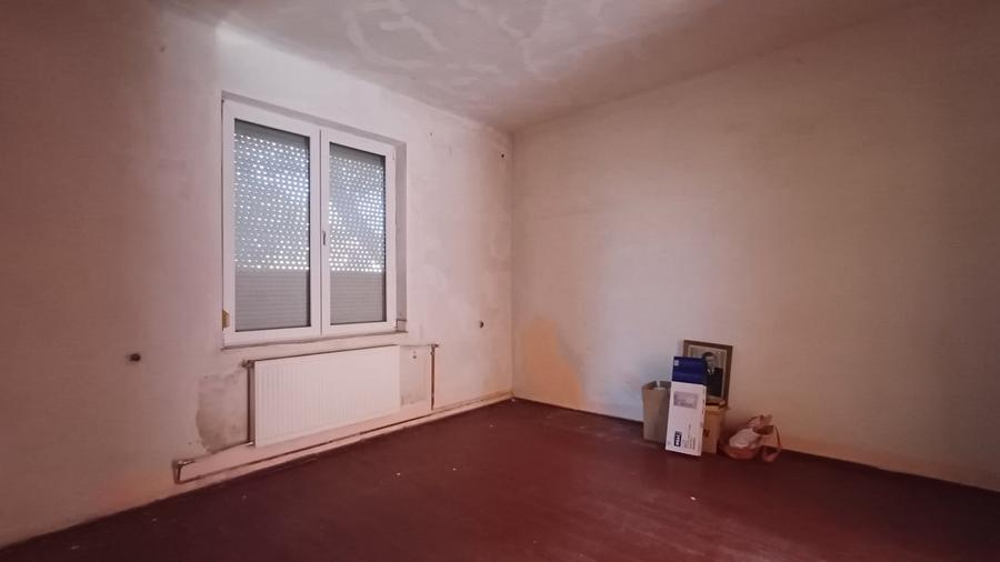 Casă individuală cu 6 camere cu Canalizare în Decebal