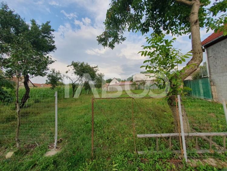 Casă individuală cu 3 camere cu Canalizare în Mândra