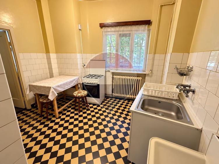 Apartament cu 4 camere semidecomandat, mobilat în Grădina Icoanei