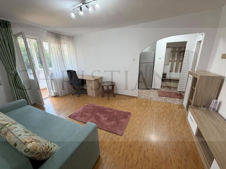 Apartament cu 2 camere semidecomandat, mobilat în Domenii