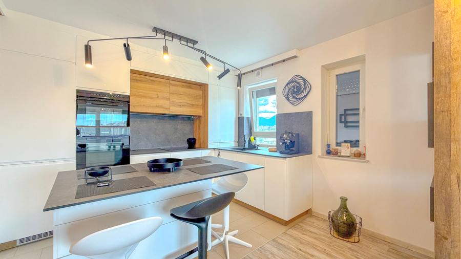 Apartament cu 2 camere nedecomandat în Tractorul