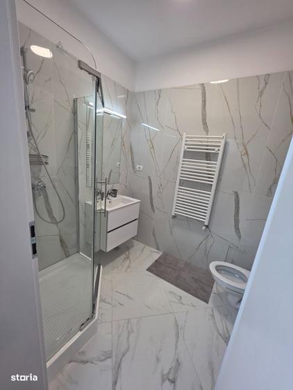 Apartament cu 3 camere decomandat în Exterior Vest