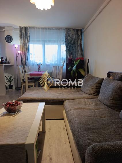 Apartament cu 3 camere decomandat în Florești