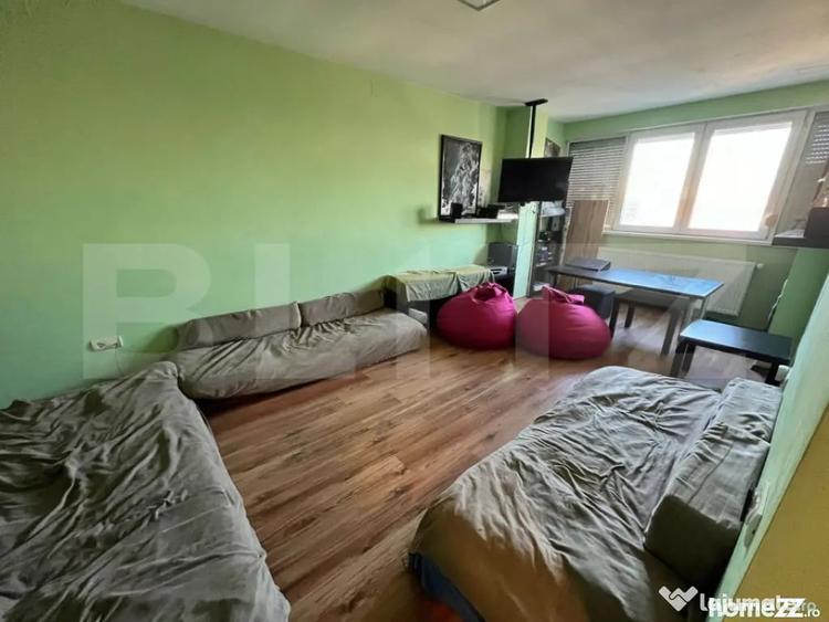 Apartament cu 3 camere decomandat în Torontalului