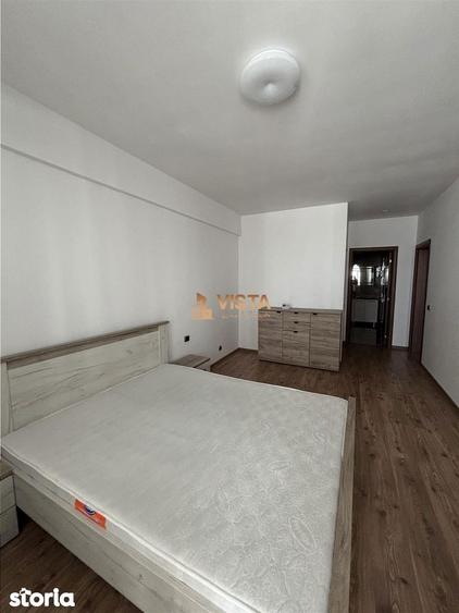 Apartament cu 4 camere, mobilat în Tractorul