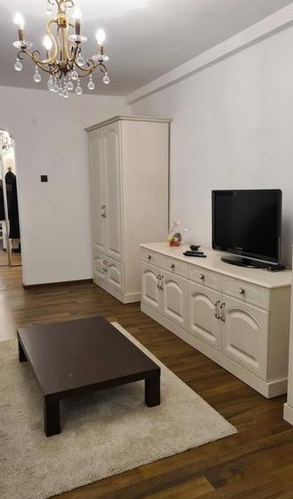 Apartament cu 2 camere semidecomandat, mobilat în Central